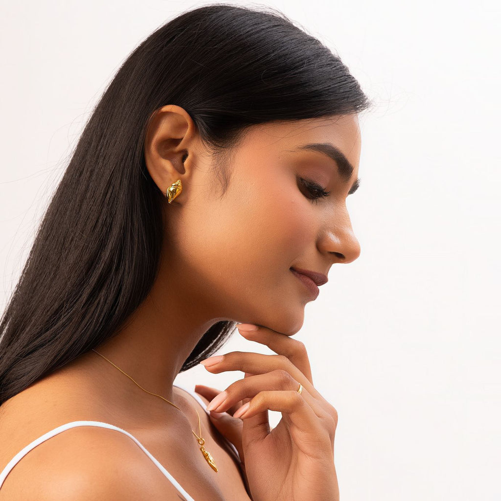 Conch Shell Earrings (18kt Gold Micron)